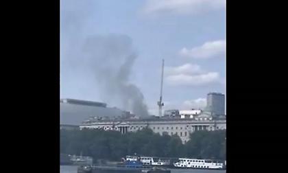 Φωτιά στο εμβληματικό Somerset House, στο κεντρικό Λονδίνο
