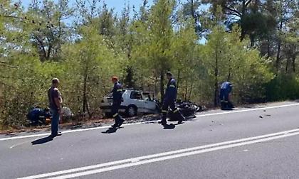 Σφοδρό τροχαίο με δύο νεκρούς και έναν τραυματία στη Λέσβο