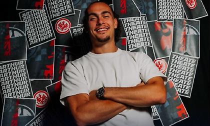 Και επίσημα Τεάτ ο… αντι-Κουλιεράκης στην Άιντραχτ