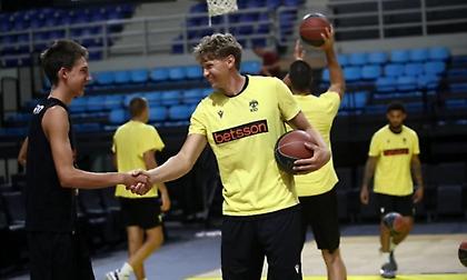 Πρεμιέρα με δύο απουσίες για την ΑΕΚ