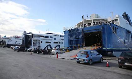 Συνελήφθησαν καπετάνιος και ύπαρχος πλοίου μετά τον τραυματισμό 2 επιβατών  στο λιμάνι της Σαντορίνης