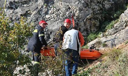 Τουρίστρια έπεσε από βράχο σε παραλία στην Κέρκυρα- Επιχείρηση για τη διάσωσή της