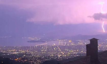 Βόλος: Σφοδρή καταιγίδα σαρώνει την περιοχή