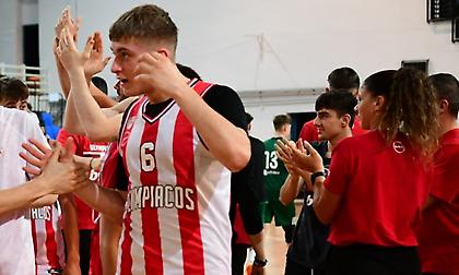 Ανακοίνωσε πρωταθλητή με την ομάδα εφήβων του Ολυμπιακού ο Κολοσσός