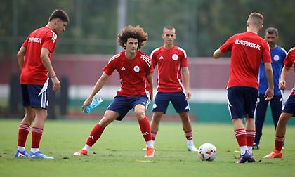 «Πρώτη» για τους Νέους του Ολυμπιακού στη Βραζιλία - Προπονήθηκαν στο κέντρο της Φλουμινένσε