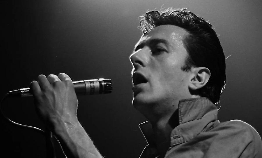 Τζο Στράμερ: Ο αντικομφορμιστής των Clash που ξεσήκωσε μια ολόκληρη γενιά