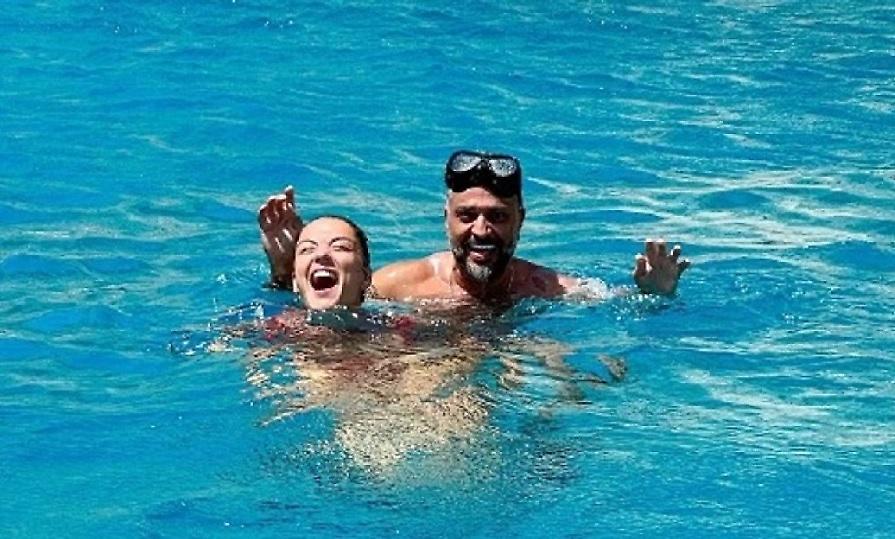 Λασκαράκη-Σουλτάτος: Η κοινή φωτογραφία και η μαντινάδα του έρωτα