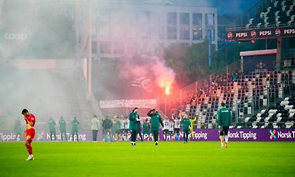 Αγώνας κεκλεισμένων των θυρών διεκόπη δύο φορές λόγω… καπνογόνων!