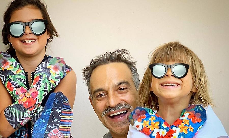 Κρατερός Κατσούλης: Απίθανη έκπληξη από τα παιδιά του για τα γενέθλιά του επί σκηνής