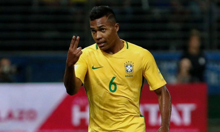 Άλεξ Σάντρο: Επιστρέφει στη Βραζιλία για χάρη της Φλαμένγκο