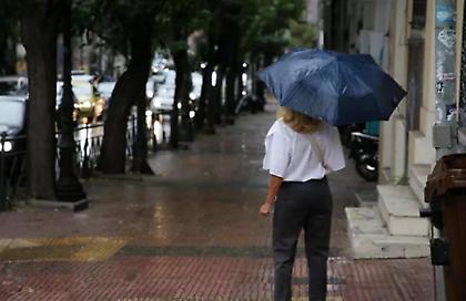 Καιρός: Μικρή πτώση της θερμοκρασίας και βροχές στο τέλος της εβδομάδας