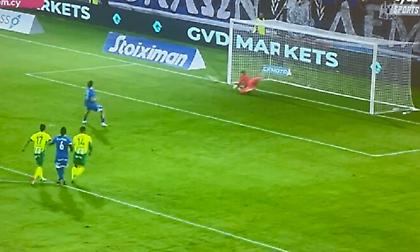 Έπιασε πέναλτι στο ντεμπούτο με την ΑΕΚ Λάρνακας ο Αθανασιάδης!