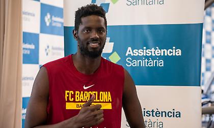 Έγραψε ιστορία πριν καν αγωνιστεί ο Γιουσουφά Φαλ: Ψηλότερος παίκτης στην ιστορία της Μπαρτσελόνα