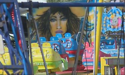 «Θα μου φέρεις πίσω το παιδί μου;» Ξέσπασε έξω από τα δικαστήρια ο πατέρας του 19χρονου στη δήμαρχο Κασσάνδρας