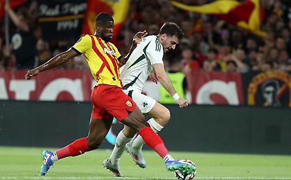 Οι οπαδοί της Λανς αποχαιρετούν με πανό τον Ντάνσο