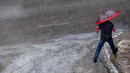 Κακοκαιρία: Καταιγίδες στην Αττική - Ηχησε το «112» στην Πελοπόννησο