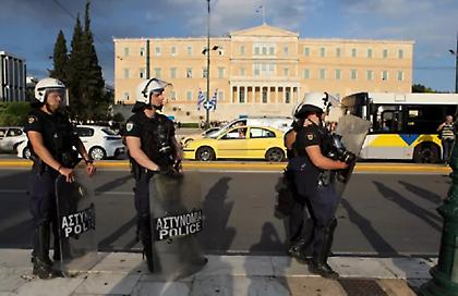 Ένταση και χημικά στην Πλατεία Συντάγματος – 22 προσαγωγές