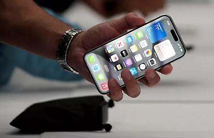 Η Apple θα χρησιμοποιεί μόνο οθόνες OLED για τα iPhone από το 2025 - Ποιες εταιρείες δέχονται «χτύπημα»