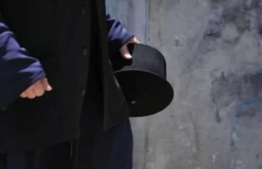 Ιερέας απείλησε την παπαδιά γιατί έκανε φασαρία όταν μαγείρευε - Πέταξε την κατσαρόλα από το μπαλκόνι και συνελήφθη!