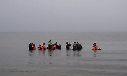 Αυξάνεται ο αριθμός των νεκρών μεταναστών από το ναυάγιο στη Μάγχη - Συνεχίζονται οι έρευνες