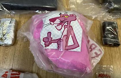 Ροζ κοκαΐνη εντόπισε σε σπίτια της Αθήνας η ΕΛ.ΑΣ: Τί είναι και τί προκαλεί το νέο ναρκωτικό