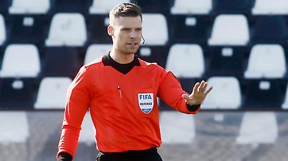 Ο Ουρς Σνάιντερ σφυρίζει στο Ελλάδα-Φινλανδία