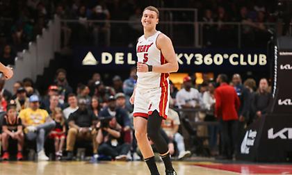 Ενεργοποίησαν την οψιόν και «έδεσαν» τον Γιόβιτς οι Χιτ