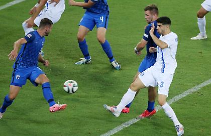 Εξαφάνισε την μπάλα η Εθνική: Overlap και ασίστ Τσιμίκα, πρώτο του γκολ με τη «γαλανόλευκη» για το 2-0 ο Κουλιεράκης!