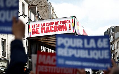 Γαλλία: Χιλιάδες στους δρόμους ενάντια στον διορισμό του Μπαρνιέ στην πρωθυπουργία