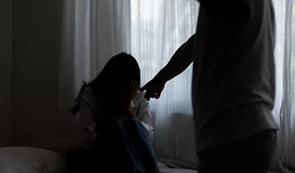 Ηράκλειο: 13χρονη κατήγγειλε τον σύντροφο της μητέρας της για ασέλγεια και απειλή