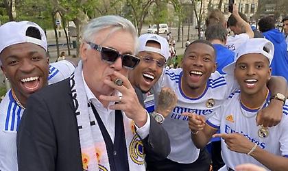 Αντσελότι: «Ποτέ δεν καπνίζω πούρα, αλλά ο κόσμος με έχει γεμίσει δώρα»