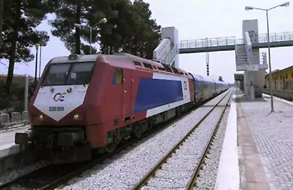 Τρένο έσερνε για αρκετά μέτρα γυναίκα που πιάστηκε στις πόρτες - Η απάντηση της Hellenic Train