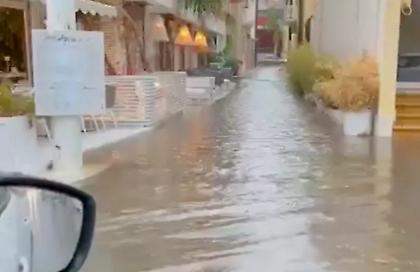 Πλημμύρισε η παραλιακή του Αργοστολίου - Δείτε βίντεο