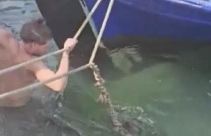 Καρέτα-καρέτα διέκοψε... γυρίσματα ταινίας ερωτικού περιεχομένου και δάγκωσε τον πρωταγωνιστή