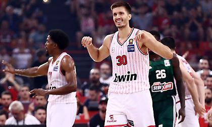 Γεραγωτέλλης: «Δεν βρέθηκε η χρυσή τομή για Πετρούσεφ - Δεν έχει απασχολήσει ξανά το θέμα του τον Ερυθρό Αστέρα»