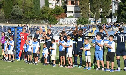 Ο Ενρίκες της Λαμίας επέλεξε το όνομά του στη φανέλα να είναι στα ελληνικά ως ένδειξη σεβασμού!
