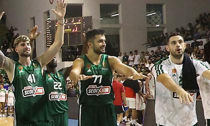 Αποθέωσε τους φίλους του Παναθηναϊκού ο Γιούρτσεβεν: «Υπέροχη ατμόσφαιρα, πρέπει να μάθω τις κινήσεις των χεριών»