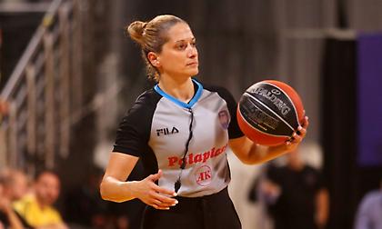 Συνθήματα κατά της Τσαρούχα από τους οπαδούς της ΑΕΚ και ολιγόλεπτη διακοπή στο φιλικό με τη Φενέρ