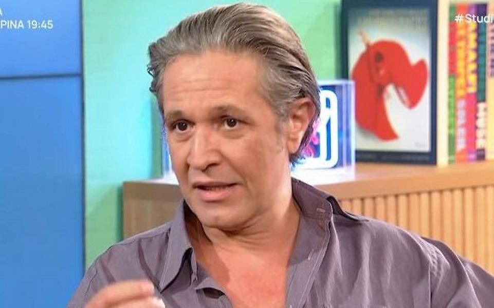 Αιμίλιος Χειλάκης: Η ενόχλησή του για τη δημοσιοποίηση του θέματος υγείας της μητέρας του που την αναστάτωσε