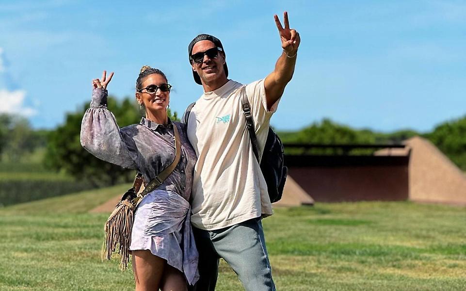 Οικονομάκου-Cerella: Ερωτευμένοι στους αμπελώνες της Τοσκάνης