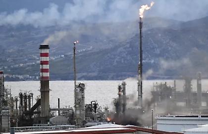 Φωτιά στη Motor Oil: Σε ύφεση η πυρκαγιά - Παραμένει σε επιφυλακή η Πυροσβεστική