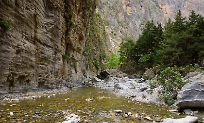 Σκοτώθηκε τουρίστρια στο φαράγγι της Σαμαριάς - Δεκάδες άλλοι εγκλωβισμένοι από κατολίσθηση