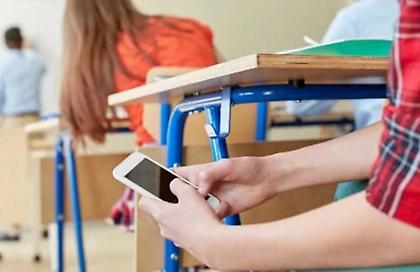 Άρχισαν οι «καμπάνες» για τα κινητά - Σοβαρή καταγγελία για καταχρηστική συμπεριφορά διευθυντή σχολείου της Πάτρας