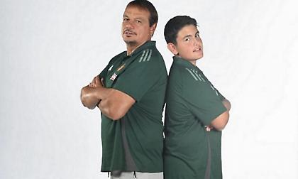 «Έτοιμοι για το back-to-back»: Ο Αταμάν πόζαρε με τον γιο του στα πράσινα και έδωσε το σύνθημα για τη νέα σεζόν