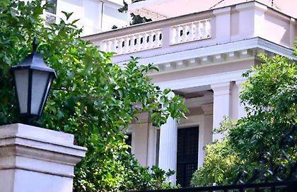 Δημοσκόπηση Pulse: Με αντίπαλο την οικονομία η κυβέρνηση