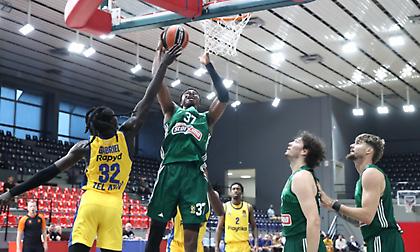 Η ασίστ του Σλούκα για το buzzer beater κάρφωμα του Αντετοκούνμπο