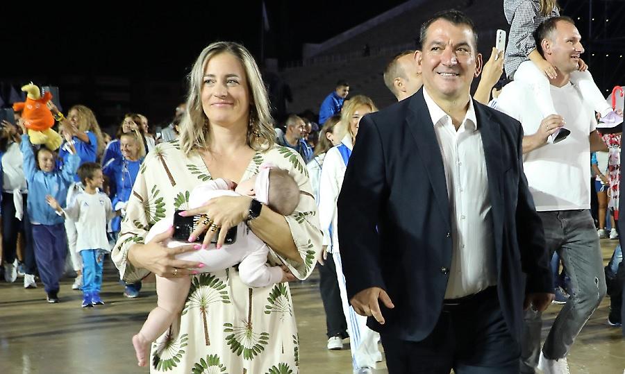 Πύρρος Δήμας-Αφροδίτη Σκαφιδά: Με την 5 μηνών κόρη τους στο Καλλιμάρμαρο