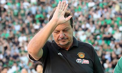 Περίπου 1000 οπαδοί του Παναθηναϊκού έφτασαν στο Καλλιμάρμαρο με πορεία από το Σύνταγμα - Αποθέωση για Αταμάν!