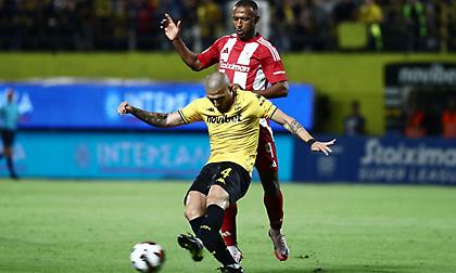 Άρης-Ολυμπιακός 2-0