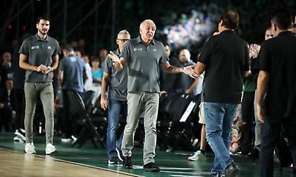 Το Καλλιμάρμαρο στο… πόδι για να αποθεώσει τους Ομπράντοβιτς και Αταμάν κατά την είσοδο τους